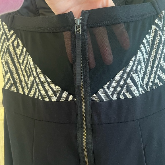 Guess dress, used but like new, size M - Picture 3 of 4